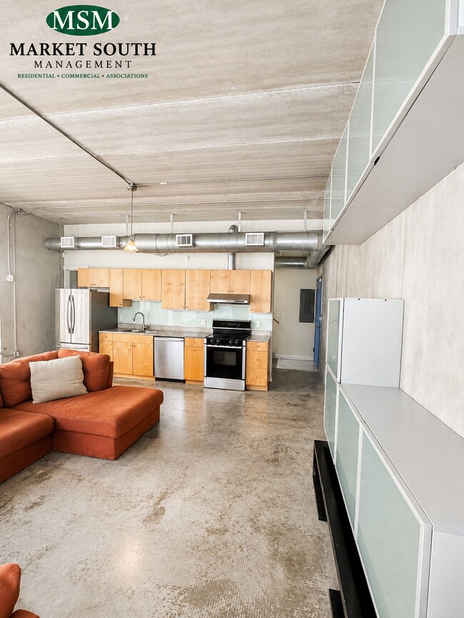 Building Photo - ROOFTOP IN STARLAND?  HERE IT IS! AVAILABLE NOW!