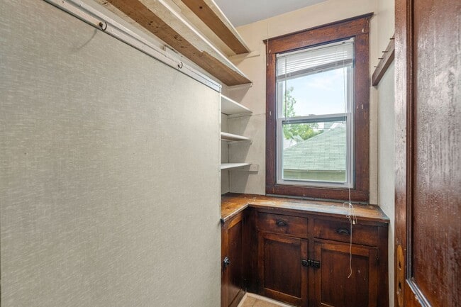 Building Photo - Murray house