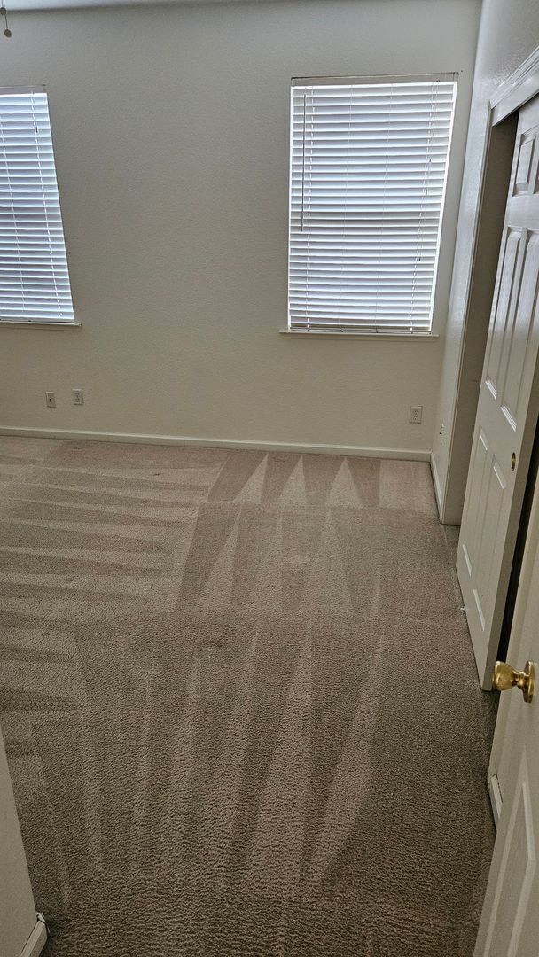 Building Photo - Large Six bedroom home for rent.