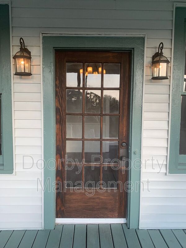 Building Photo - 2300 Elmendorf St