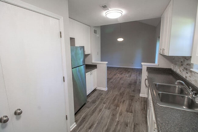 Building Photo - 3510 Forum Blvd