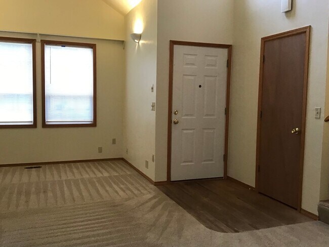 Building Photo - 3012 NE Glacier Way