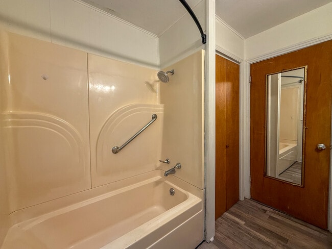 Building Photo - 325 4th St