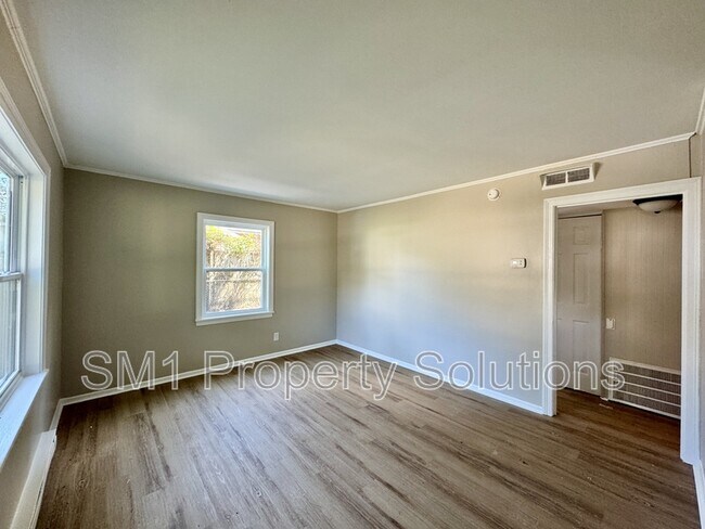 Building Photo - 1020 Nancy Ln SE
