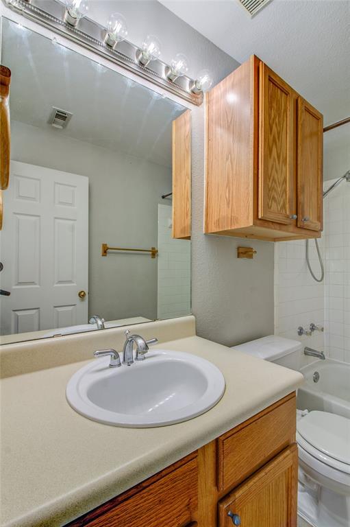 Building Photo - 2851 Southampton Way