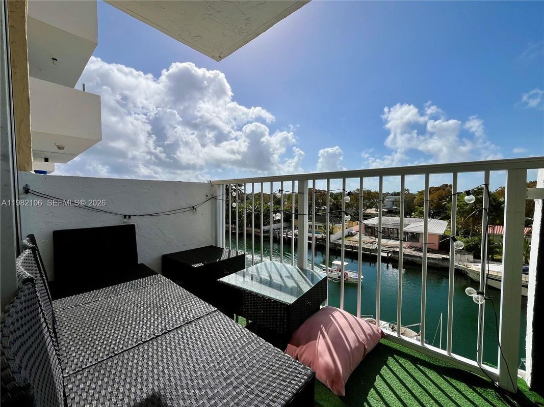 Building Photo - 2020 NE 135th St