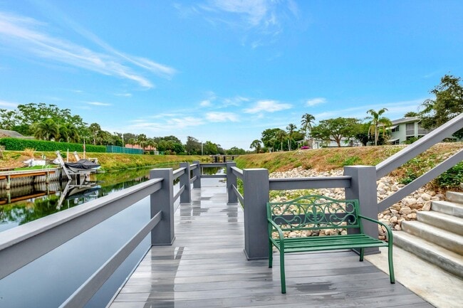 Building Photo - 2860 SW 22nd Ave