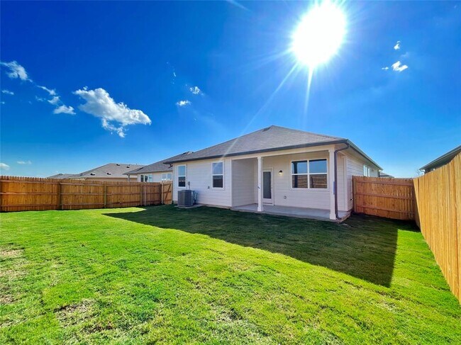 Building Photo - 467 Evergreen Sumac Lp