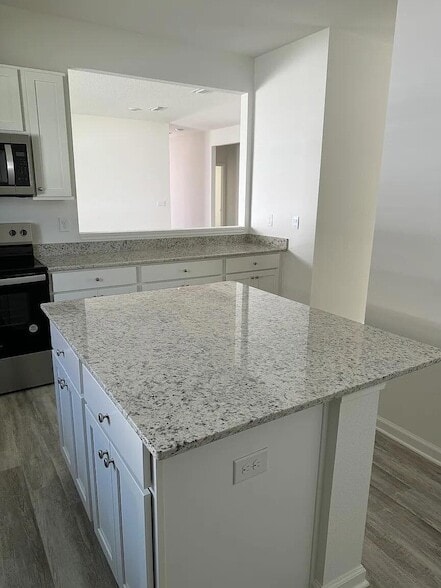 Building Photo - 94 Bluebeech St