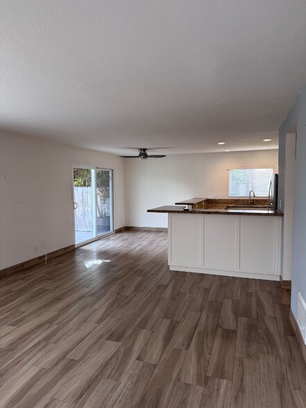 Building Photo - 4611 Park Dr