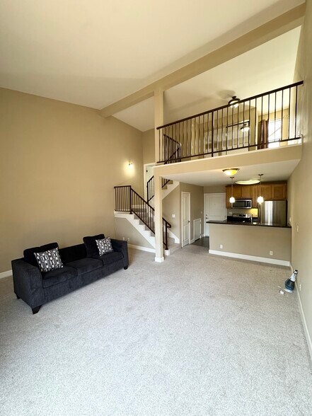 Building Photo - 10982 Roebling Ave
