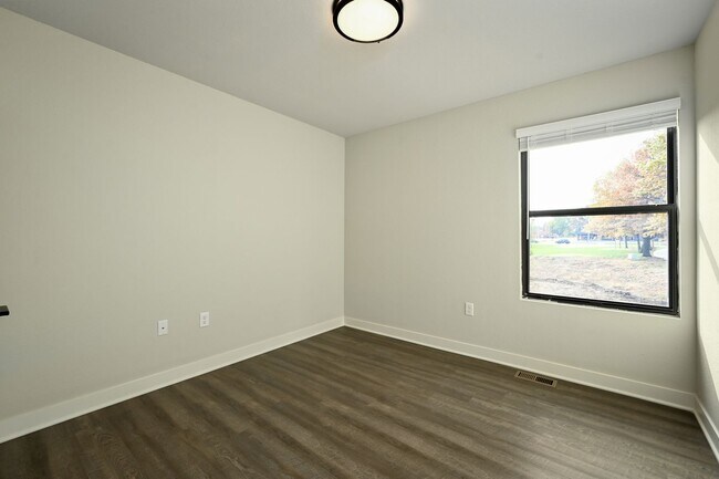 Building Photo - Three Bedroom Townhome with Large Unfinish...