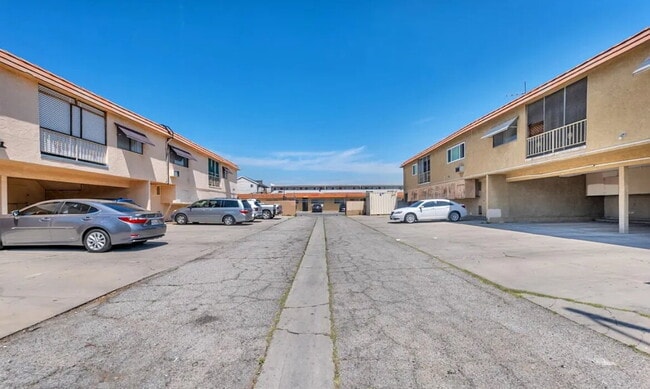 Building Photo - 7904 Laurel Canyon Blvd