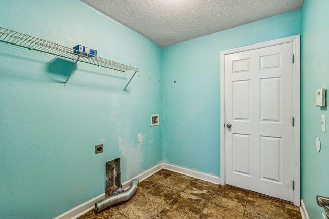 Building Photo - Charming 3-Bedroom Home with Fenced Yard