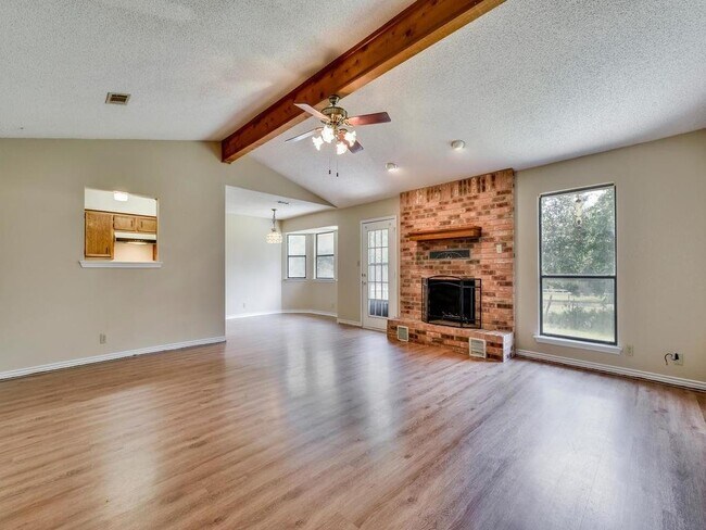 Building Photo - 506 Lakeway Dr