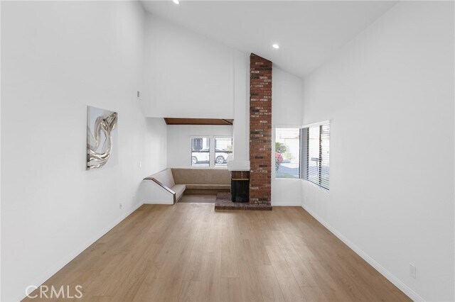 Building Photo - 11 Hunter