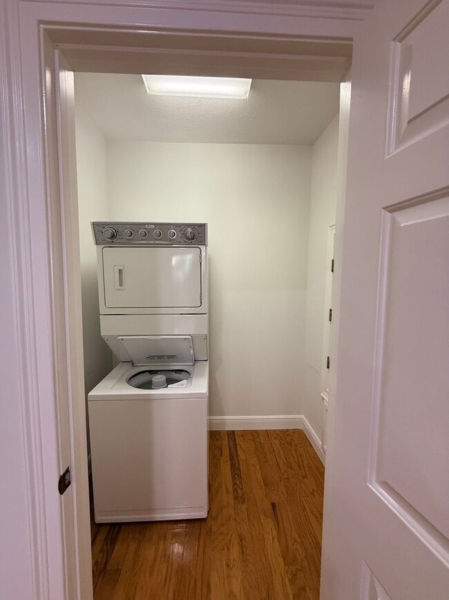 Building Photo - 901 Spring Park Loop