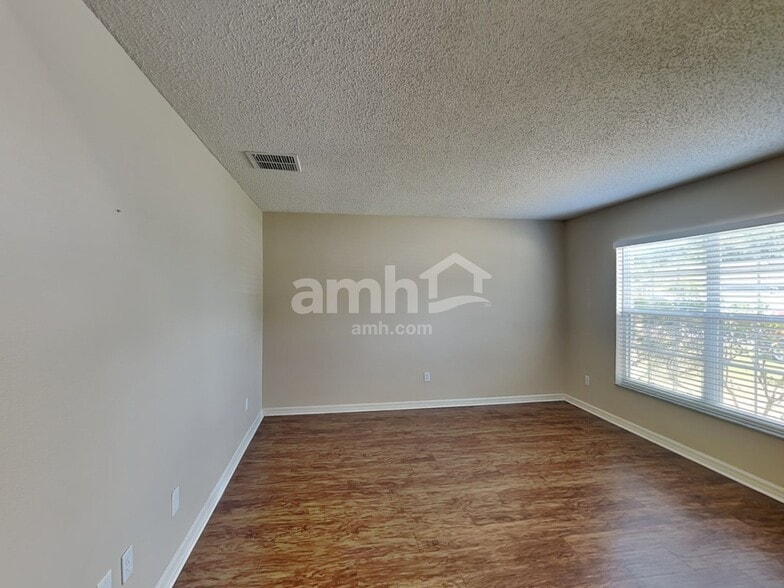 Building Photo - 315 Colony Ct