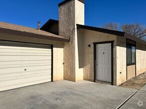 Building Photo - Please contact Vaughn Realty to set up an ...
