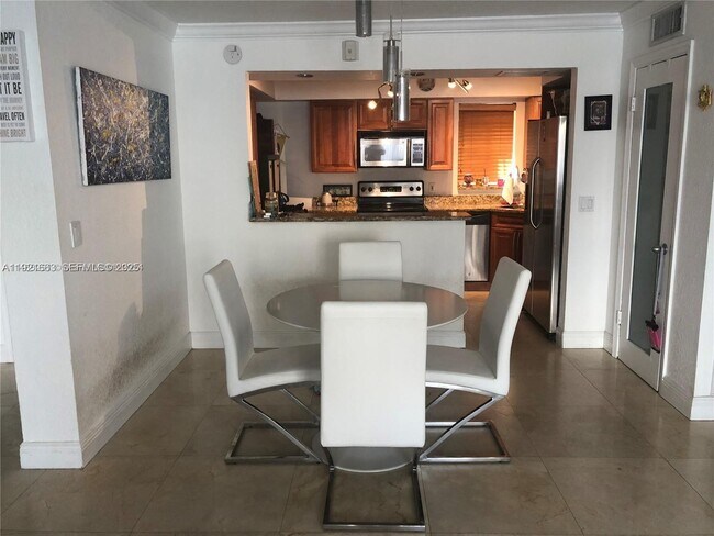 Building Photo - 9971 W Bay Harbor Dr