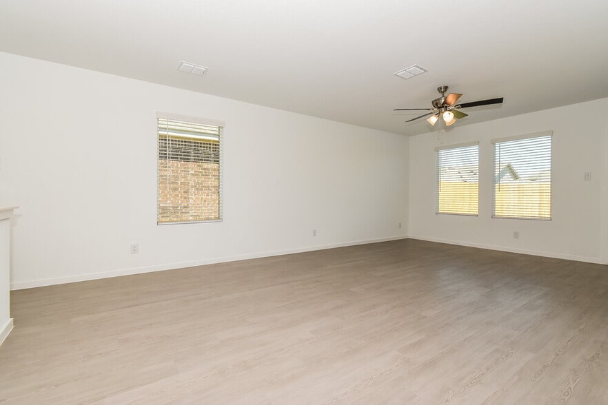 Building Photo - 1718 Crossbill St