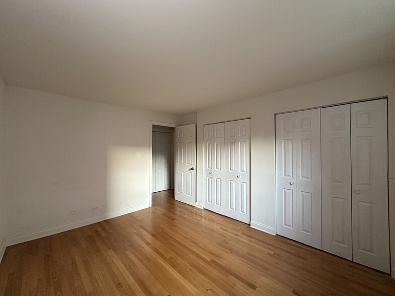 Building Photo - 3710 N Pine Grove Ave