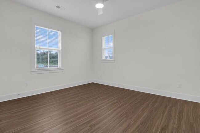 Building Photo - 268 Symphony Ave