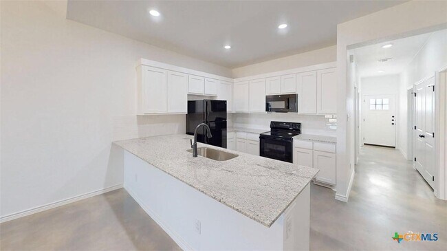 Building Photo - 907 Smoke Tree Ln