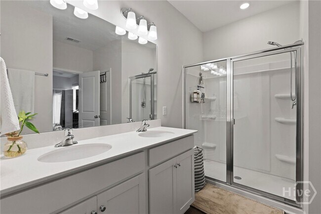 Building Photo - 107 Firefly Cir