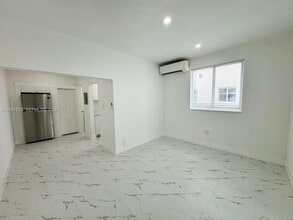 Building Photo - 856 SW 6th St