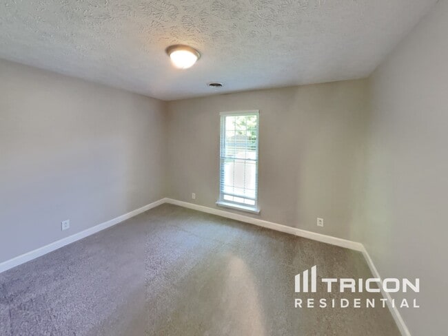 Building Photo - 419 Fieldstone Dr