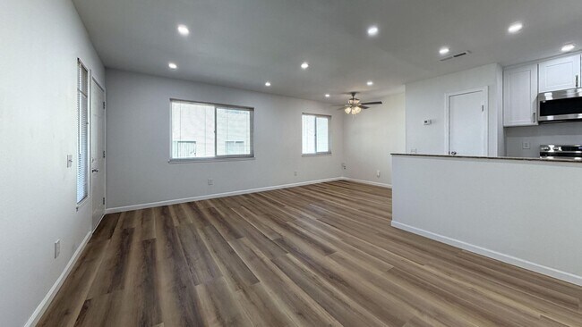 Building Photo - 3532 Rainbow Ln