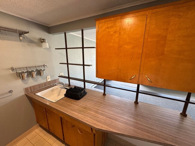 Building Photo - 1074/A/