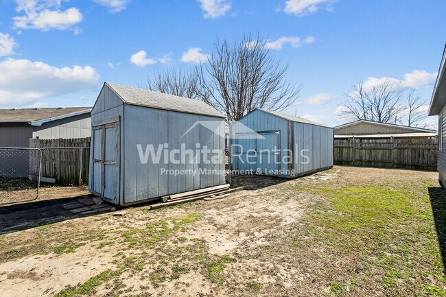 Building Photo - 3315 W Fernwood St