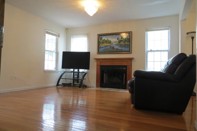 Building Photo - 64 Lilac Cir