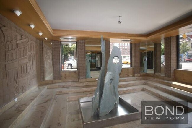 Building Photo - 301 Elizabeth St