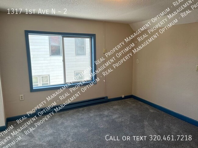 Building Photo - 3 Bedroom 1 1/2 Bath Upper Level Duplex in...