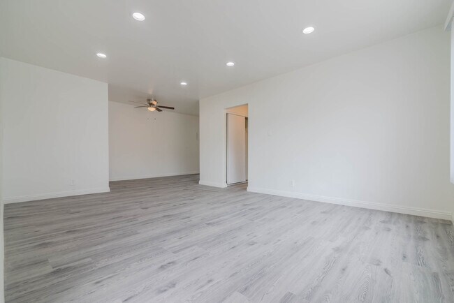 Building Photo - com358