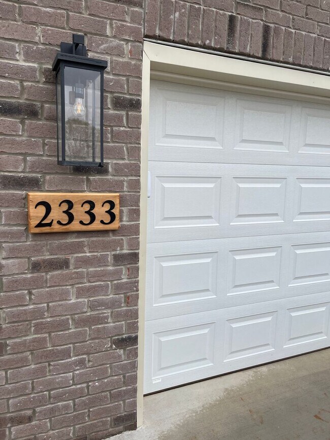 Building Photo - 2333 Trenton Ln