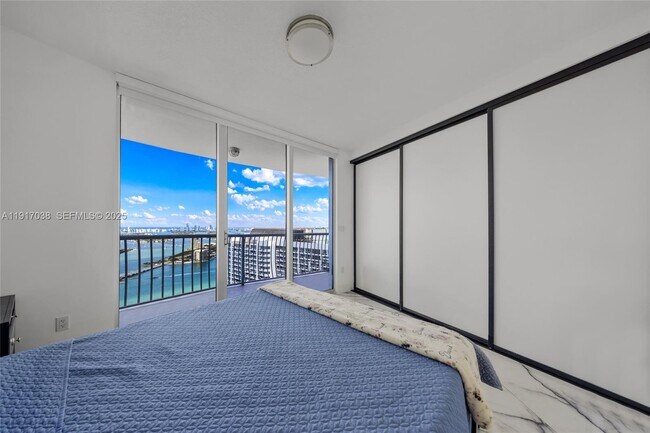 Building Photo - 1750 N Bayshore Dr