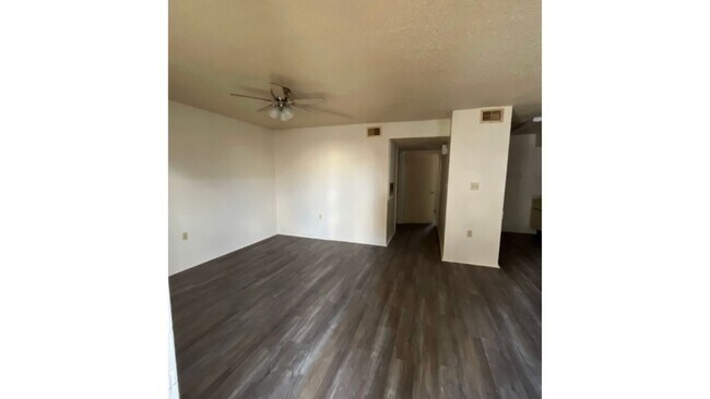 Building Photo - 1700 Grand Prix Dr