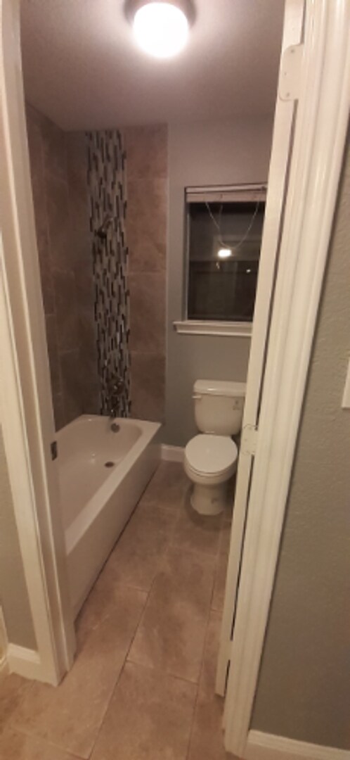 Building Photo - 2202 Greenbriar Ct