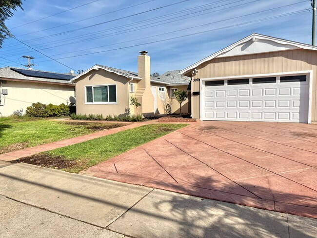 Building Photo - Beautifully Remodeled 4bd/2.5ba CLAIREMONT Home! Fenced yard, garage, PET friendly!