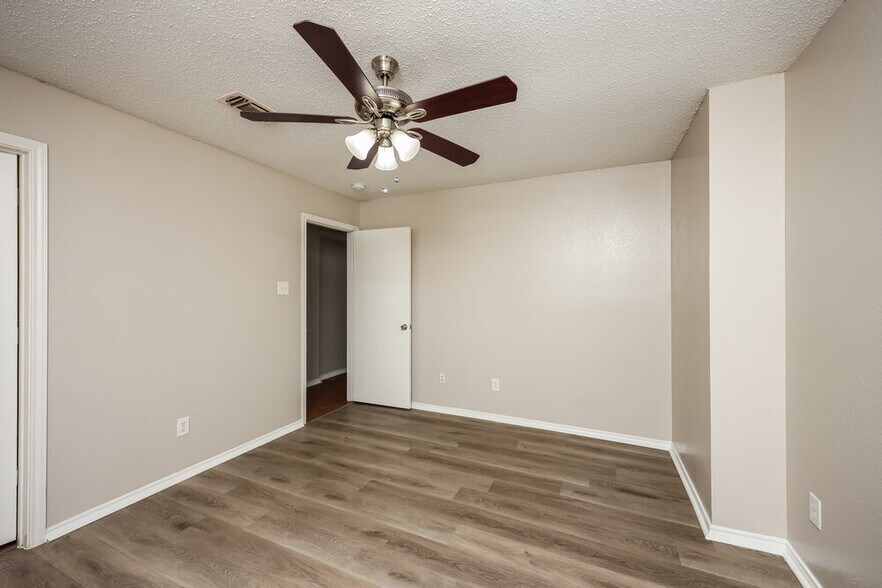 Building Photo - 2717 Bent Brook Dr