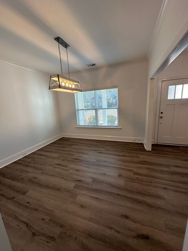 Building Photo - Beautiful 5 bed/3 bath home in Blandford Crossing