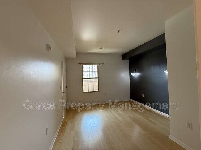 Building Photo - 925 Lincoln St