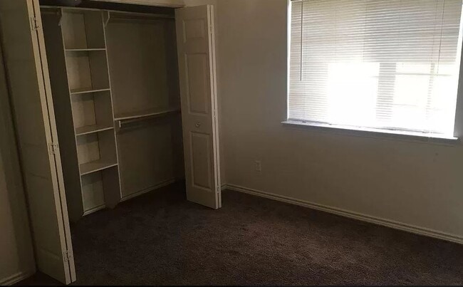 Building Photo - 1704 Dexter Dr S