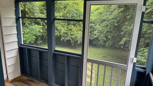 Building Photo - Highland Springs Bungalow