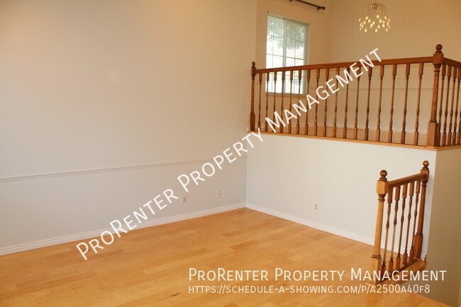 Building Photo - 523 Applewood Dr