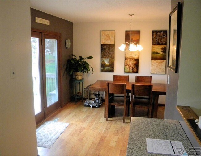 Building Photo - 4400 S Marion Rd